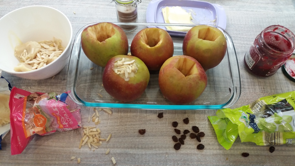 Bratäpfel in 4 Varianten // mit Marmelade oder Marzipan – Mamablog ...